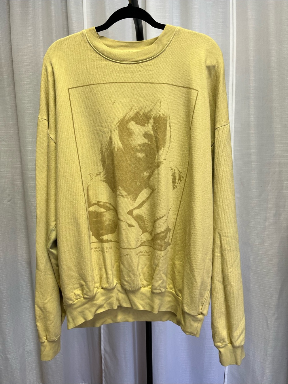 Billie Eilish Festival Dates Portrait Crewneck sweatshirt in faded yellow | XL